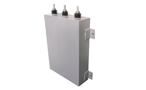 電容器的容量大小與什么有關(guān)？為什么？